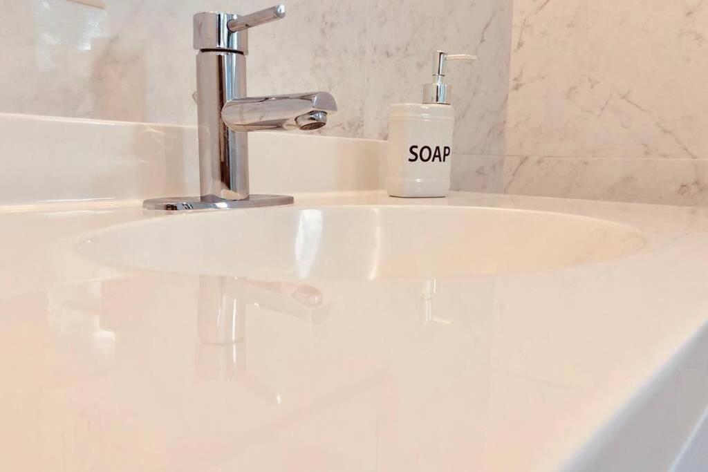 King & Queen Suite #8 나사우 외부 사진